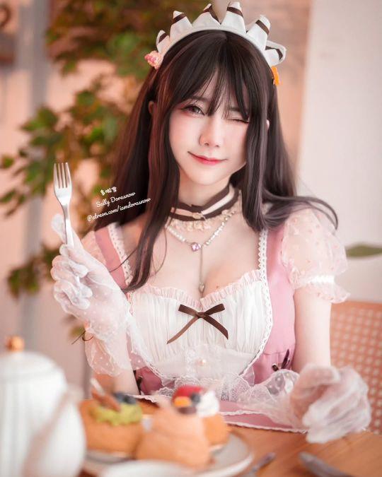 咖啡、茶，还是我？🤭 。来一起喝我泡的茶茶吧～最喜欢茶了！ 爱豆女仆 🥰