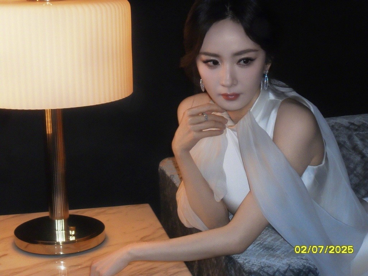 杨幂CCD照片杨幂卷发CCD ​啊啊啊啊别太美了杨幂！ ​​​