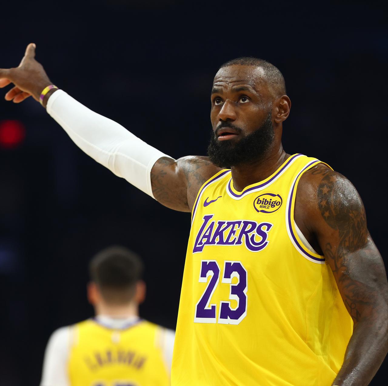 靠谱！湖人关键时刻数据：
——进攻效率128.7，联盟第1
——防守效率104.