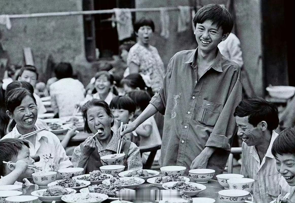 1994年，湖北。秭归县三斗坪镇黎开英的儿子黎望军，以651分的成绩考上清华大学