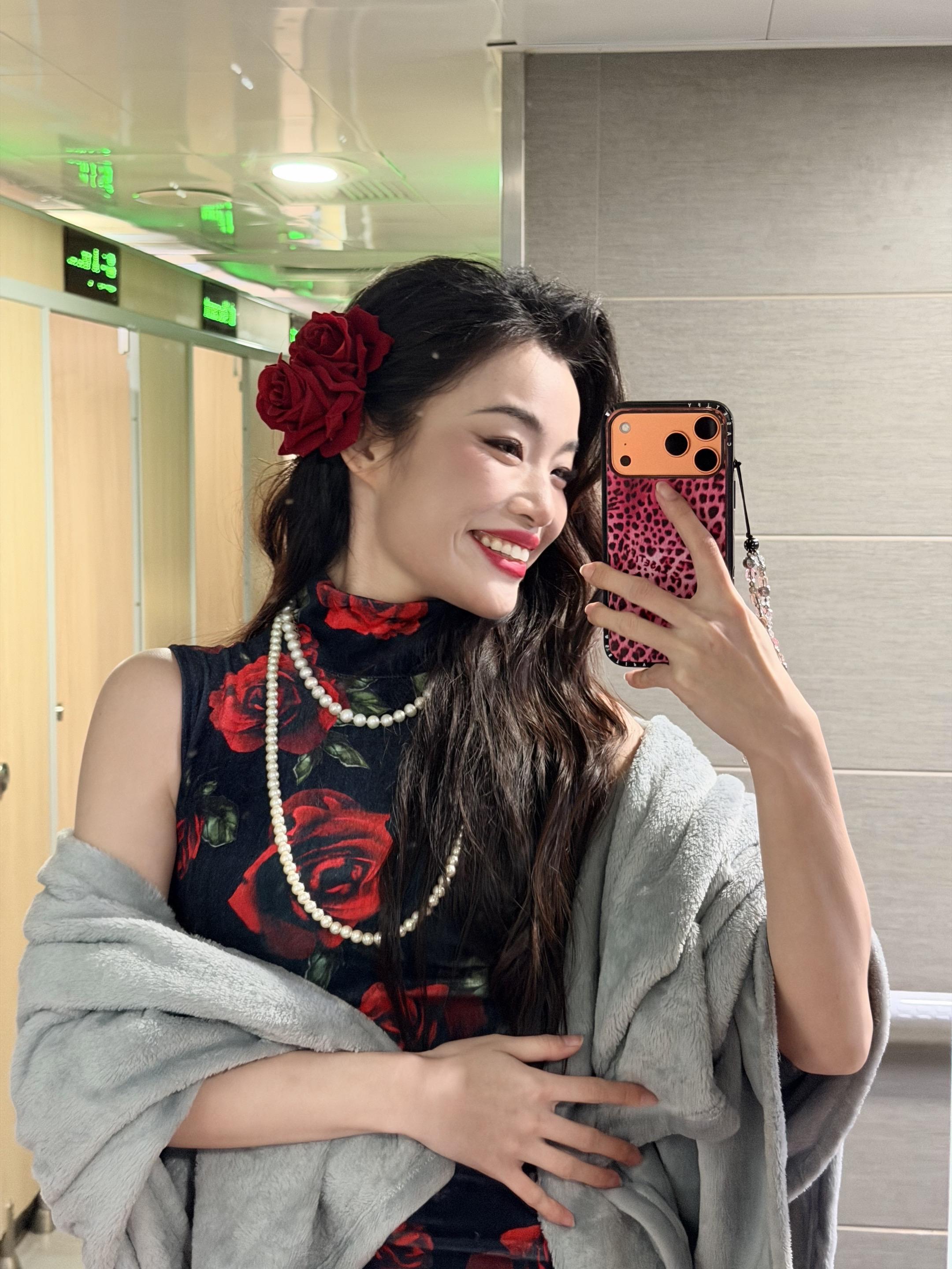 你好 报备 在飞机上狂清相册！