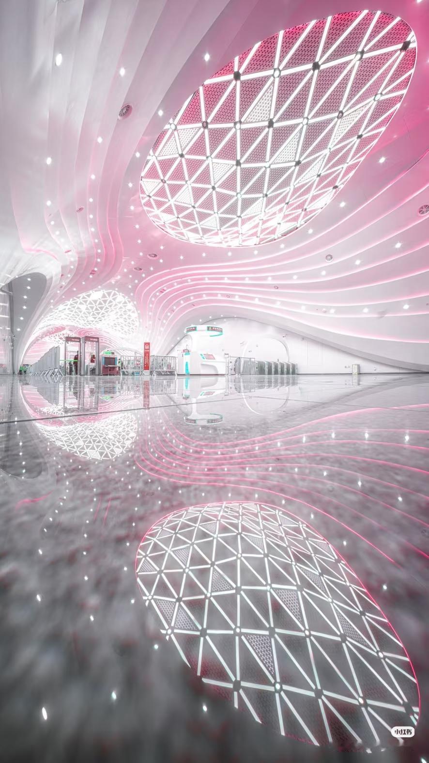 打卡换乘王8号线，标准站之外的这些站设计的真好看啊，肯定是个女领导批准的[捂脸]