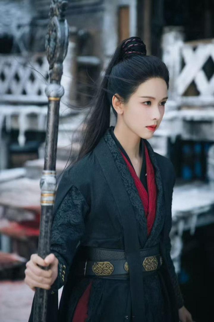 陈都灵一次肘击舞换来终身内向陈都灵曝跳肘击舞后被剧组贴脸开大  这波属于是陈都灵