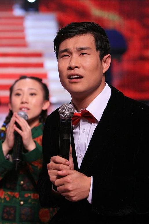 演员，小沈阳说，我是吃了没文化的亏了，刚刚成名的时候，啥电影都拍，烂片一大堆，口