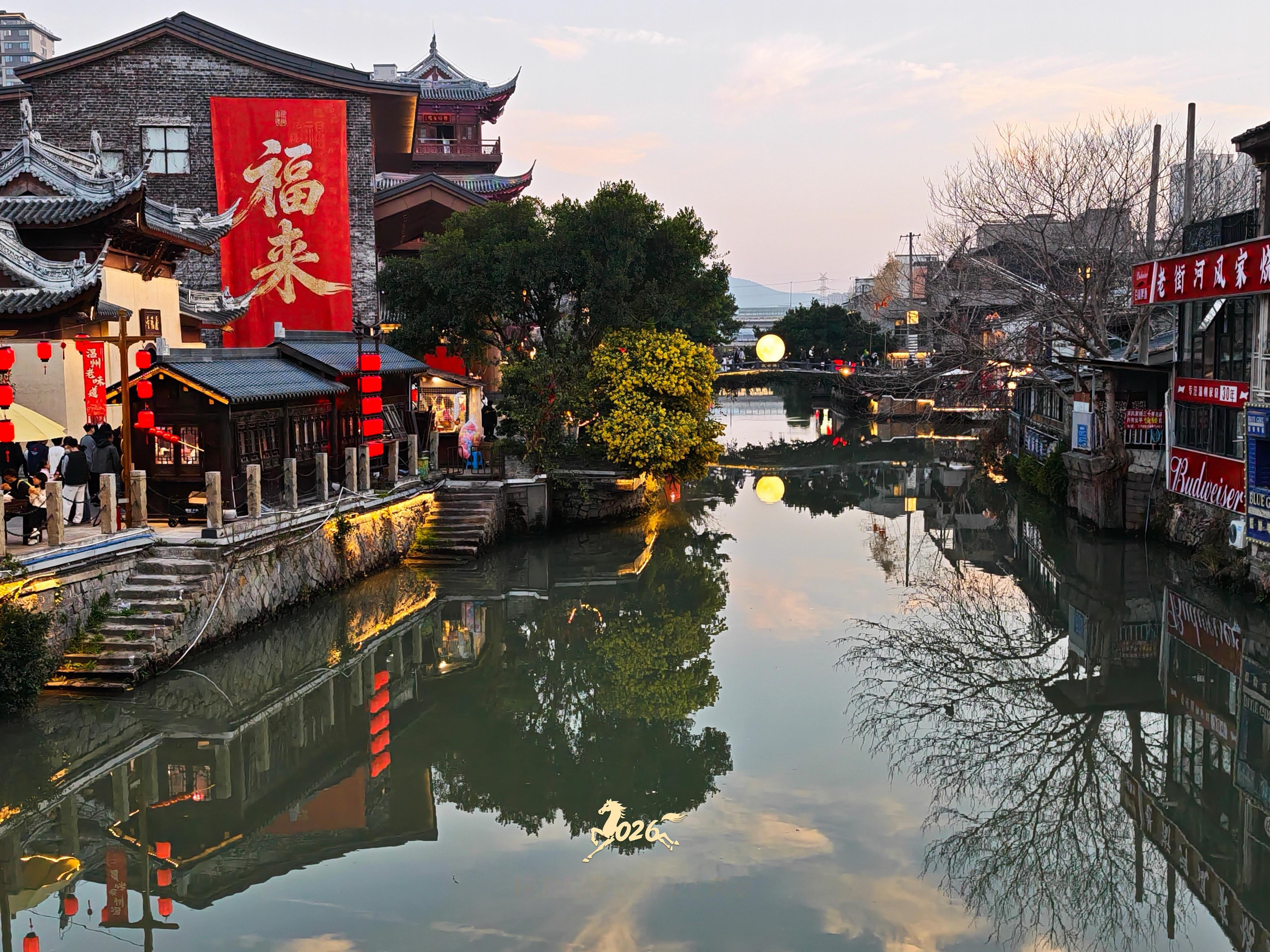 快上车吧 我也太会拍了吧细腻又还原美滋滋儿的～Photo by 荣耀magic8