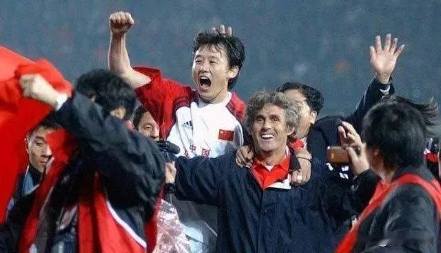 于根伟回忆五里河绝杀：全队狂欢，唯独我躲在更衣室

2001年10月7日，五里河