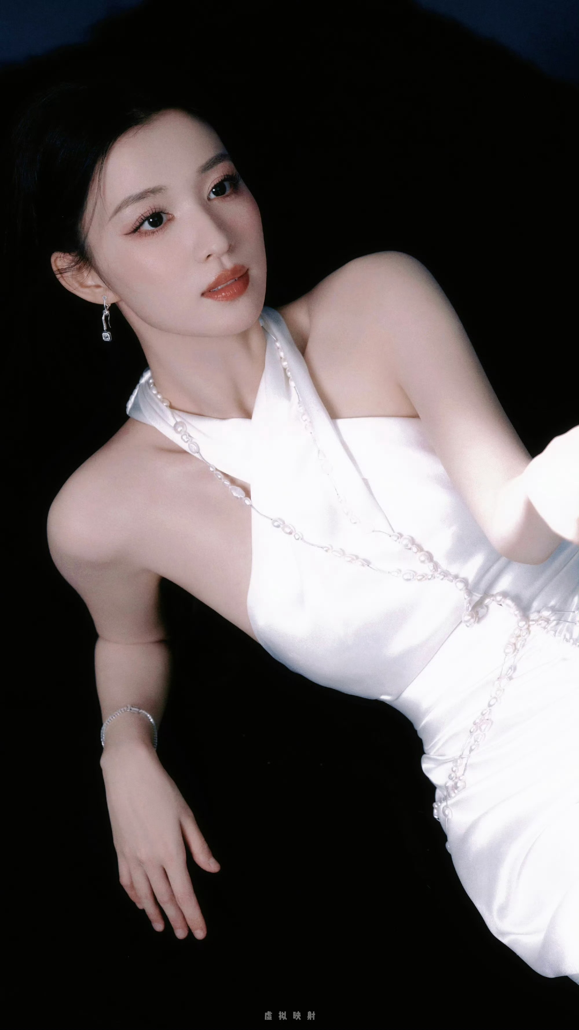 王楚然月圆夜变身皎月仙子，好养眼的一组图特别纯净自然[抓狂]美女就应该多晒晒自己