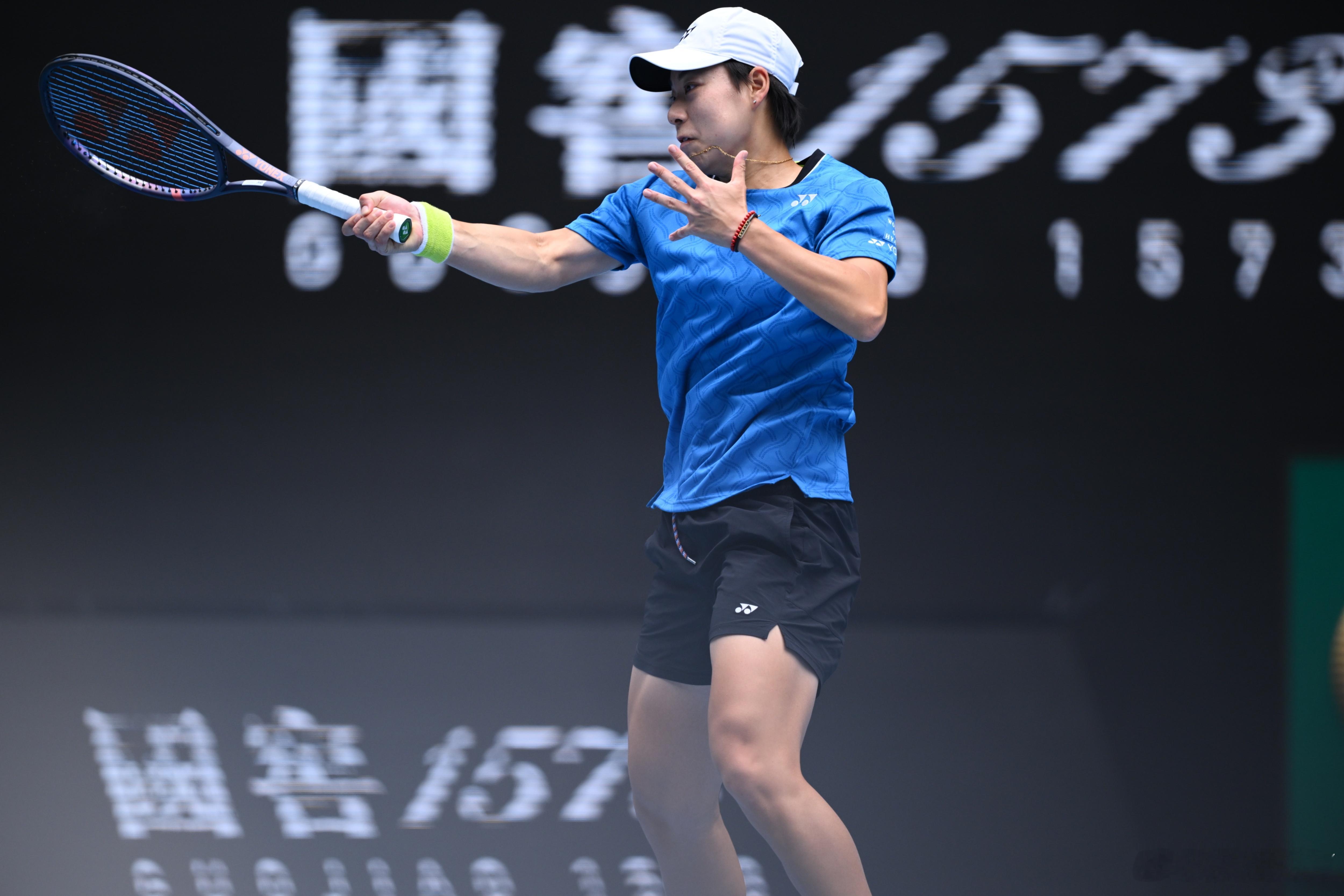 虽然3:6丢掉了第一盘，但在这场原本被认为实力悬殊的较量白卓璇vs萨巴伦卡 中，