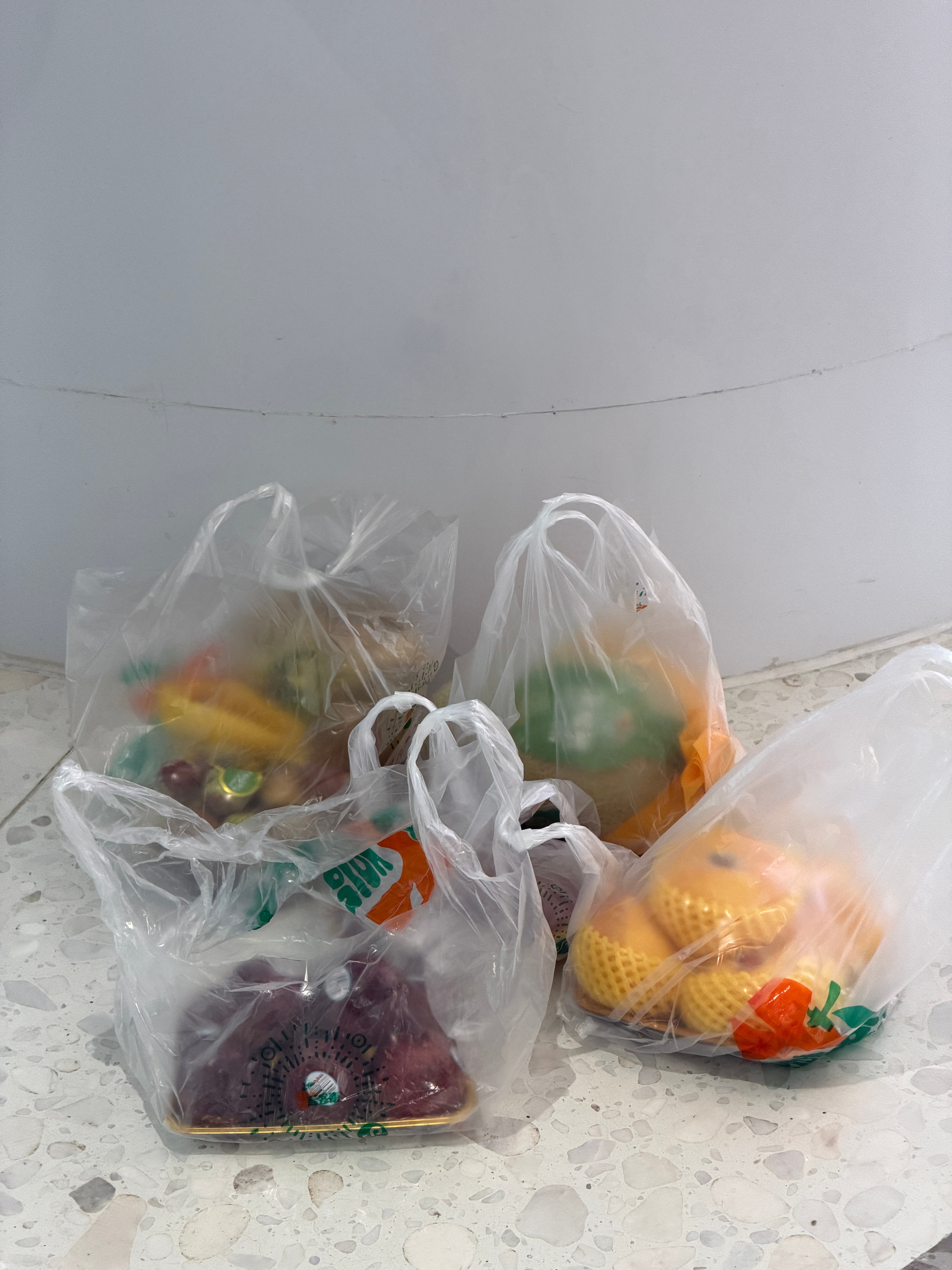 路上捡到了手机 联系到失主后给我拿了这么老些水果十分感谢感觉日子又多了许多柔软跟