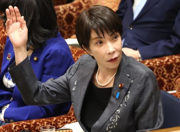 日本首相刚赢下大选没多久就直接栽跟头了，高市早苗全力推动的2026财年122万亿