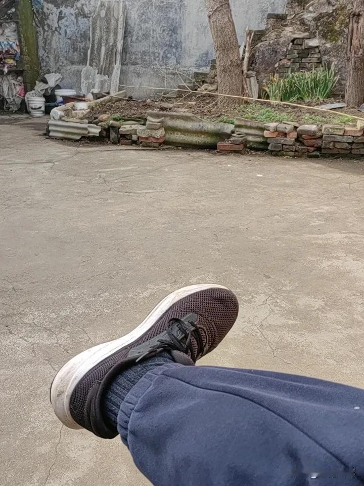 一个春节，一个小院，一个惬意，一个暂时远离城市喧嚣的人心.