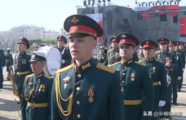 看看朝鲜，就能看懂我们为什么不支援俄罗斯！虽然朝鲜几乎几乎倾尽所有支援俄罗斯，但