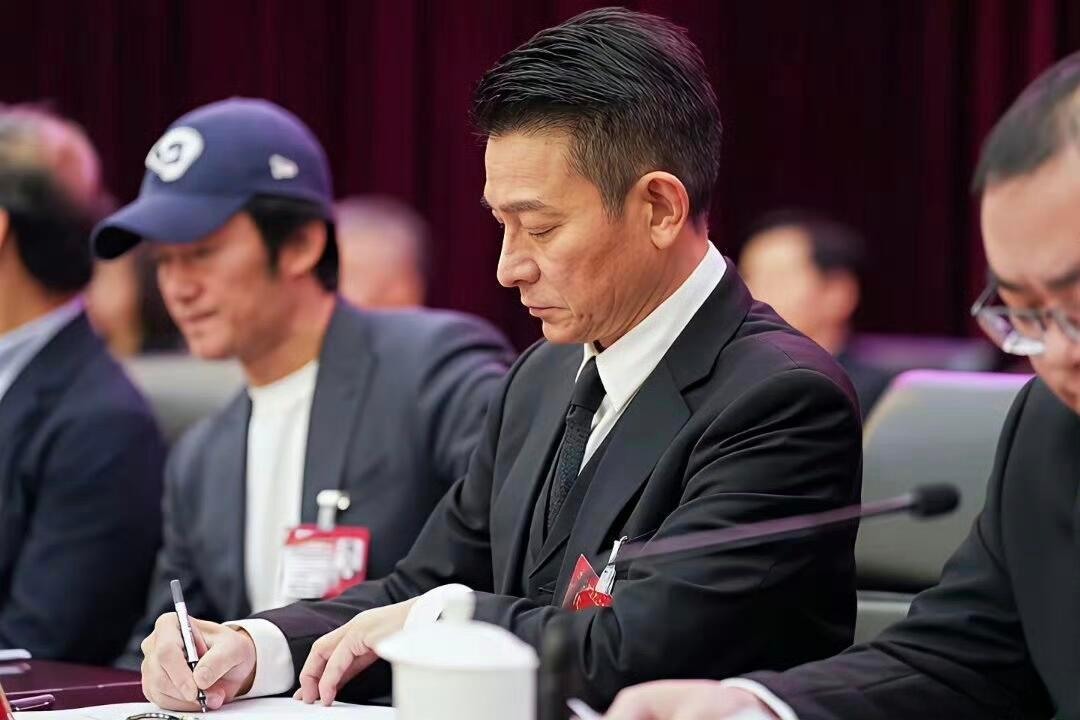 64岁刘德华再登新闻联播！当选影协副主席，这状态绝了[鼓掌] ​​​