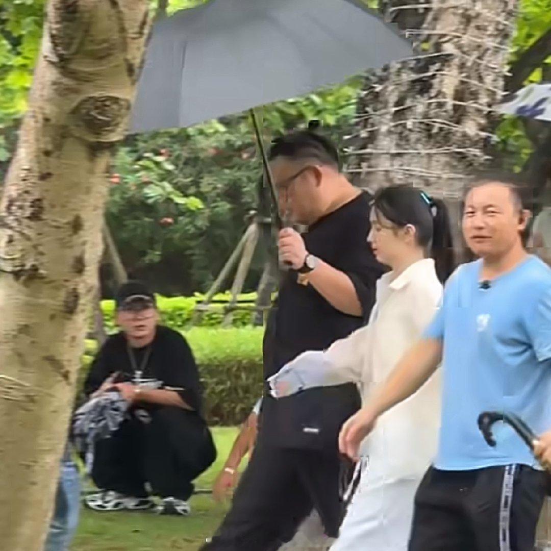 周也胡先煦新剧首个同框路透周也胡先煦打闹路透 哈哈哈哈哈周也和胡先煦这对新cp，