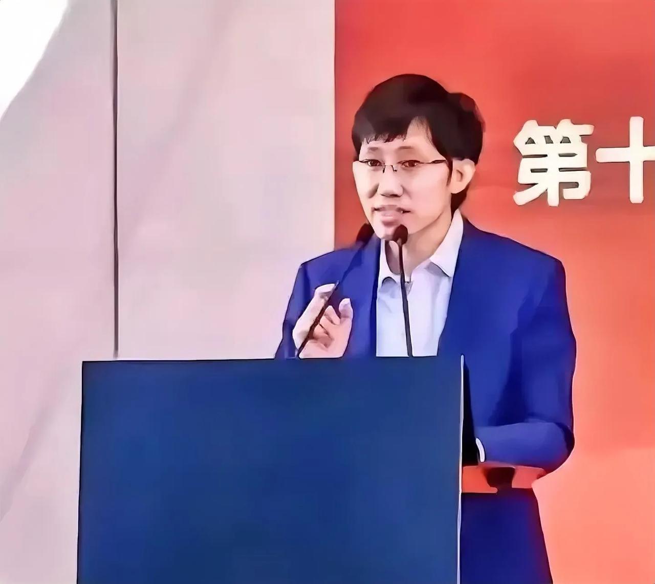 梁文峰三个让人意想不到的事。第一个，股民都说大A是大坑，穿西服进入，最后穿裤衩出