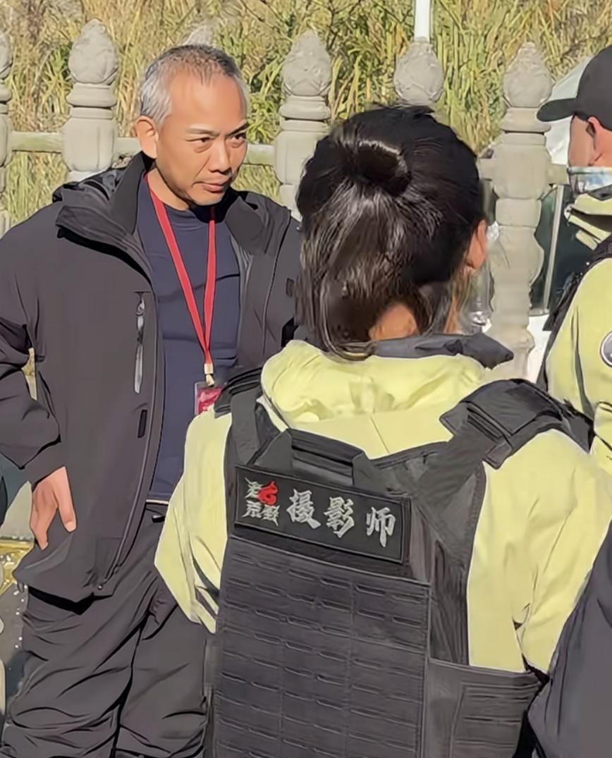 老中医回应被荒野求生退赛
老中医称没作弊，不知道有东西，
藏物鞋垫是粉丝给的，湖