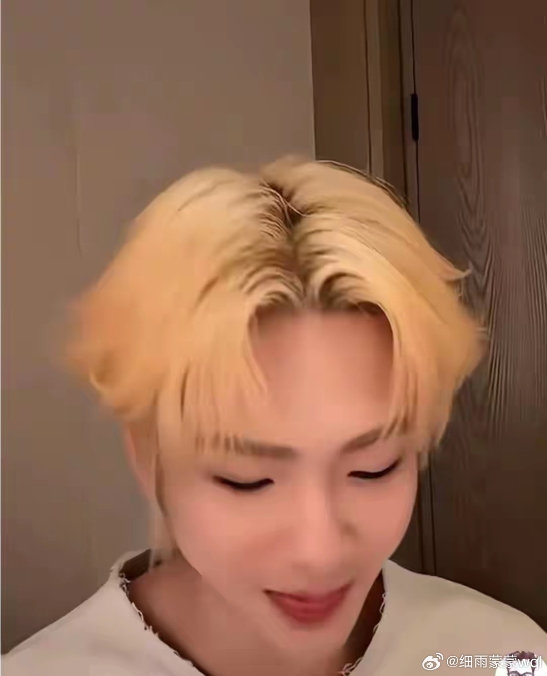 周震南 结婚请我商演吗 周震南直播，有人问他结婚可以请他吗[拜托]孩子一整个大震