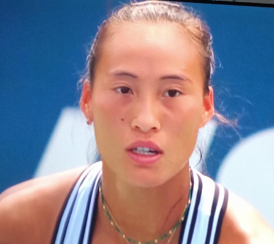 绝境大逆转！决胜盘0‑5命悬一线，郑钦文杀入美网16强！
         北京