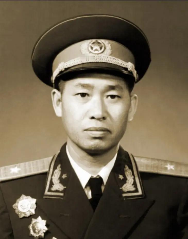 胡继成，1915年12月出生，安徽省金寨县人。开国少将、原成都军区副司令
193