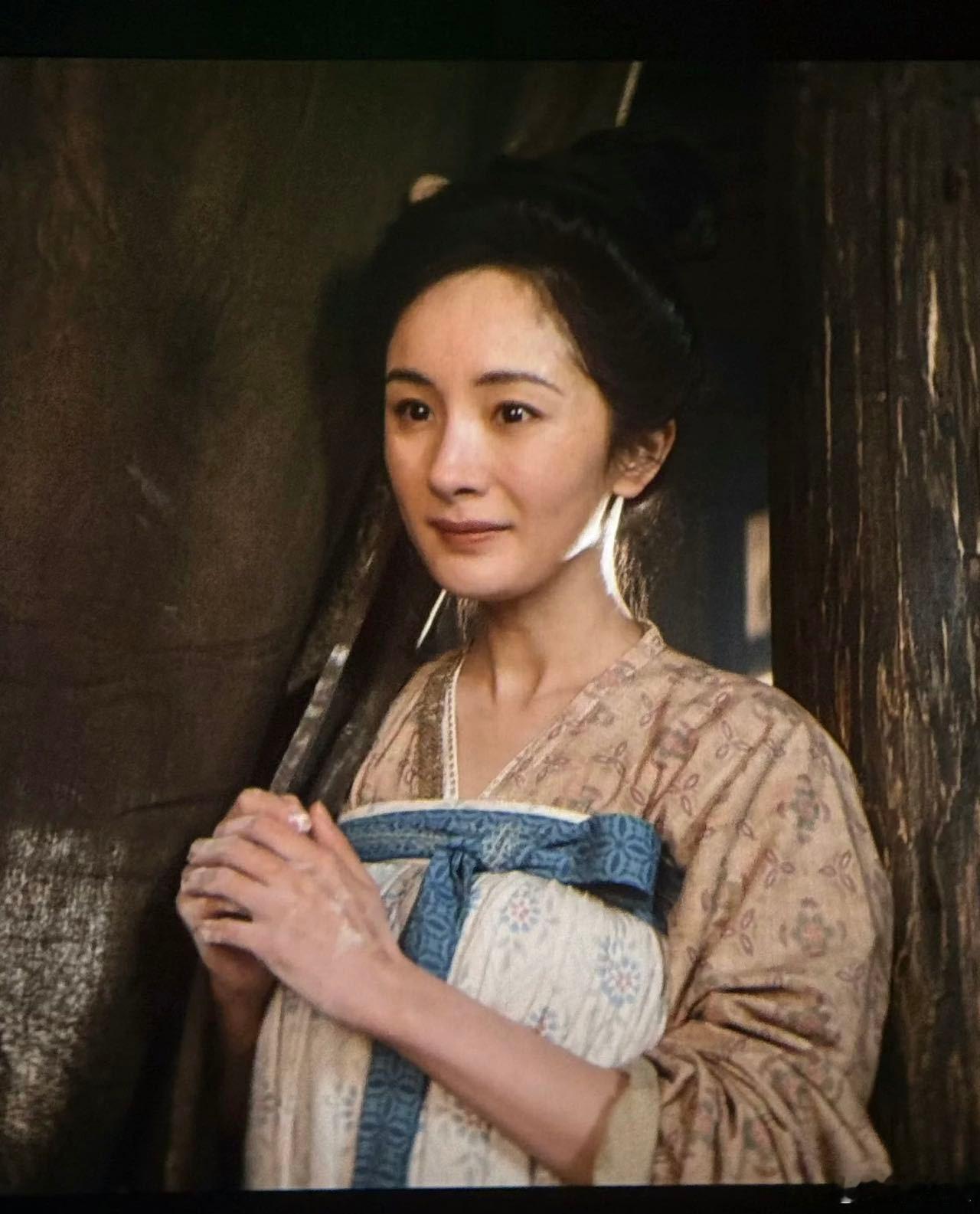 杨幂[超话]杨幂长安的荔枝越素越美 看《长安的荔枝》被杨幂素颜惊到！没有浓妆反而