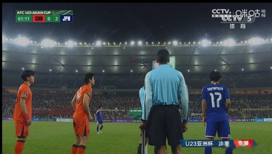 U23国足vs日本现在0:3负日本，换上三个中场，看能不能进一个球吧，想赢只能靠