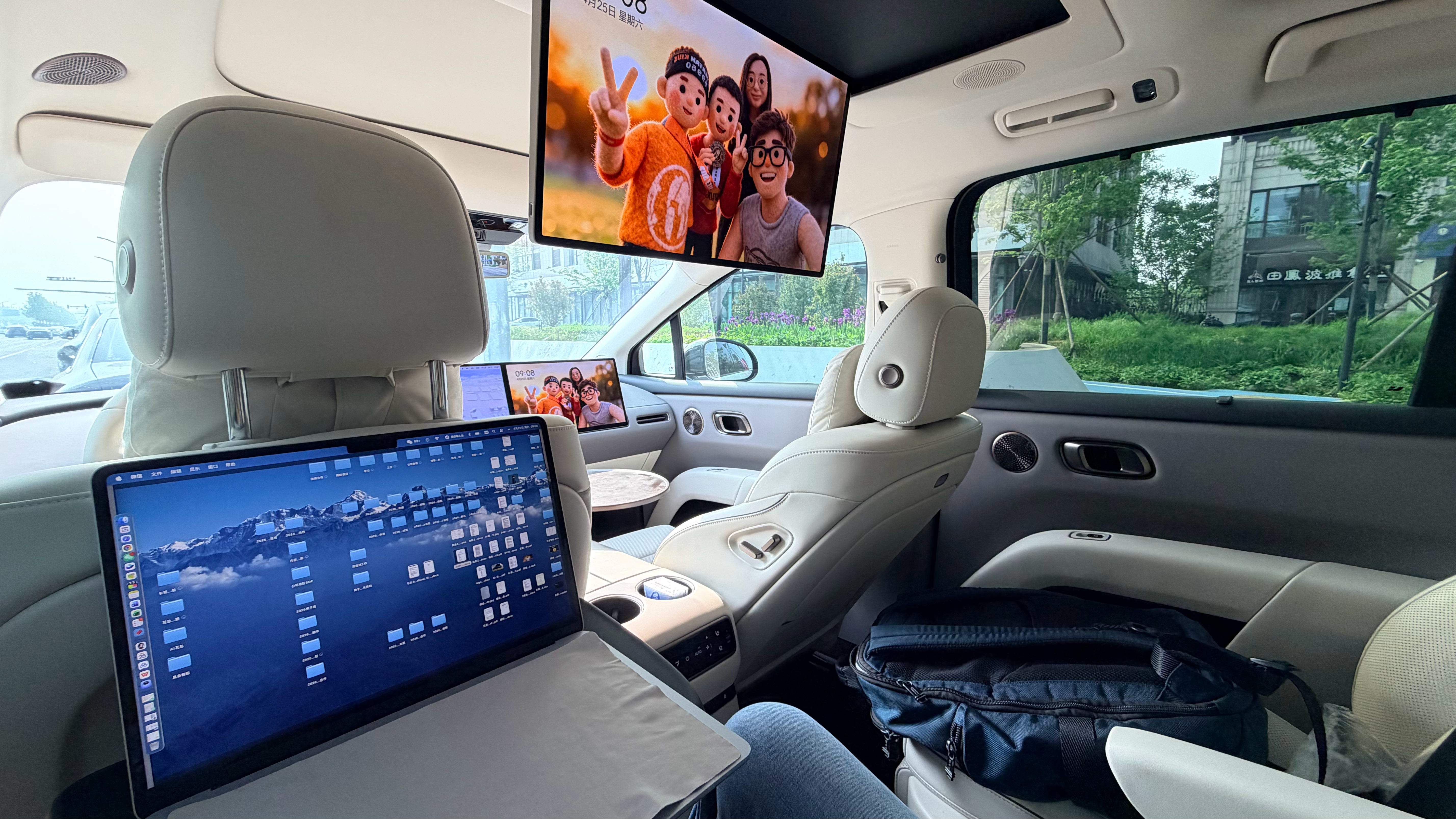 2026北京车展 干会活，接着逛展，小桌板真好啊，得有！理想i8