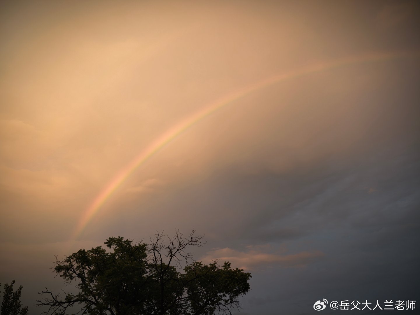 北京今晚的彩虹 