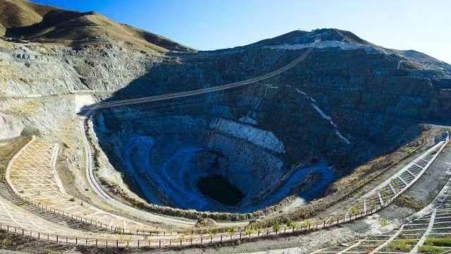 最新国际速报：中国这场仗打的真漂亮。

氧化钇被中国掐住，全球面临断链大恐慌!广