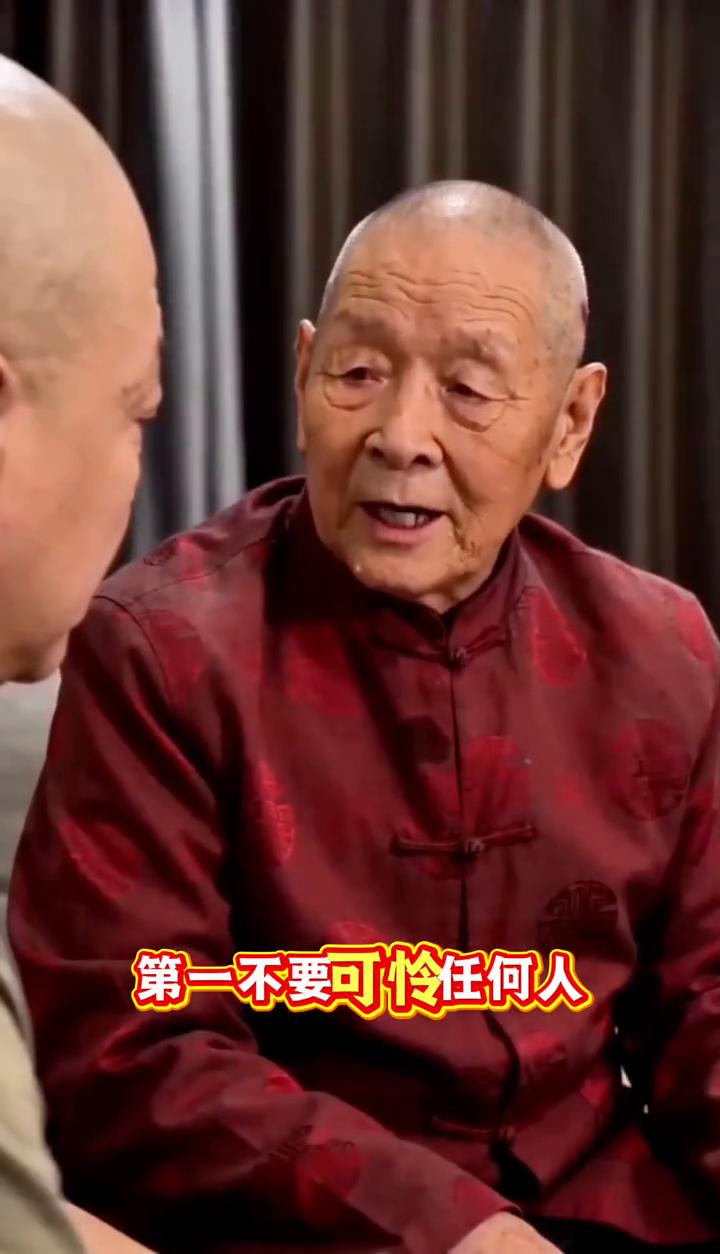 男人要变强记住这4点。
·第一、不要可怜任何人，可怜之人必有可恨之处。
·第二、