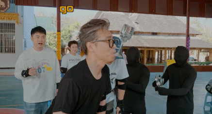 李乃文五哈玩出了自己的进行曲 李乃文在五哈被兔子舞硬控 哈哈哈哈哈 兔子舞≈乃文