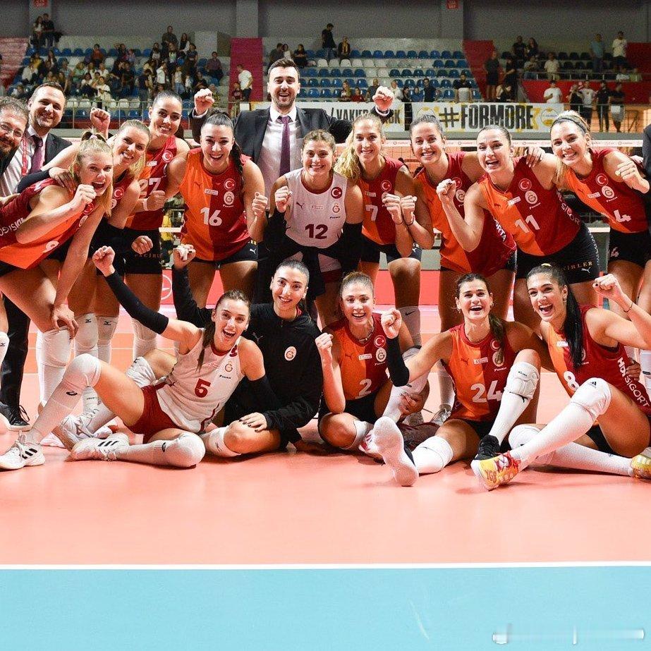 🔴🇹🇷加拉塔萨雷在欧挑杯预选赛首场比赛中以3-0击败🇬🇷锡拉斯📌 2
