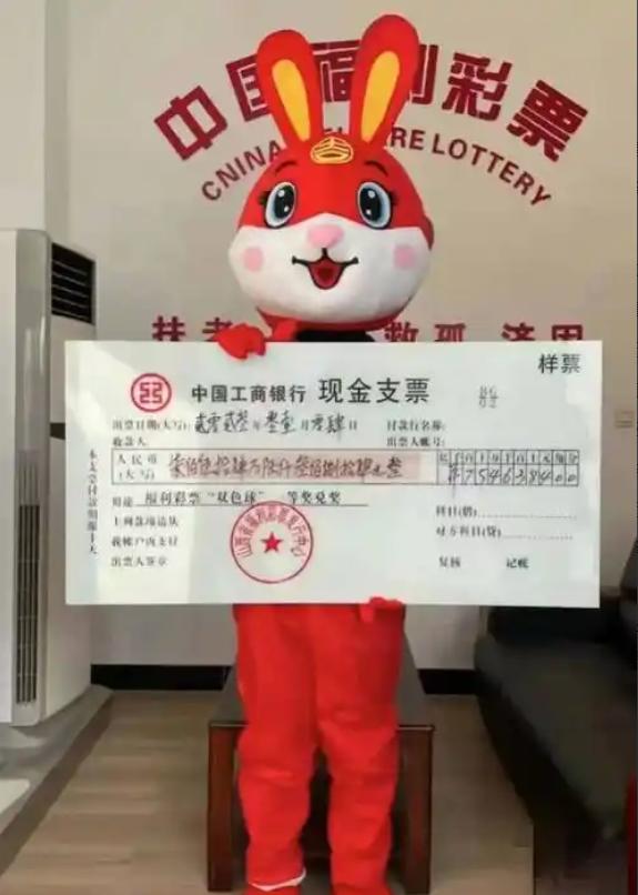 啥是洗钱？举个最好懂的例子：你买彩票中了800万，按规定扣20%的税，到手640
