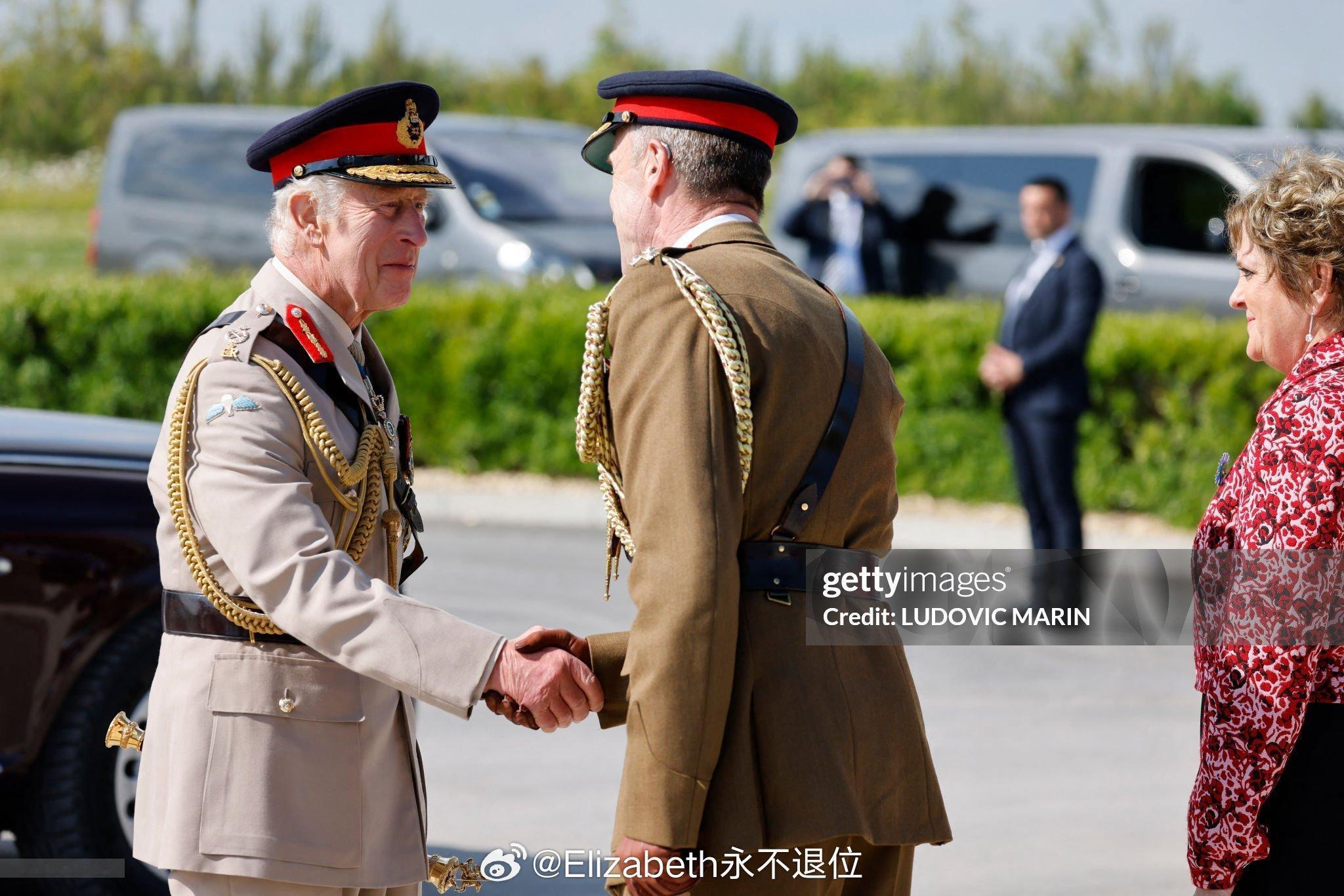 #新闻#6月6日，国王王后与法国总统马克龙夫妇在诺曼底出席诺曼底登陆80周年纪念