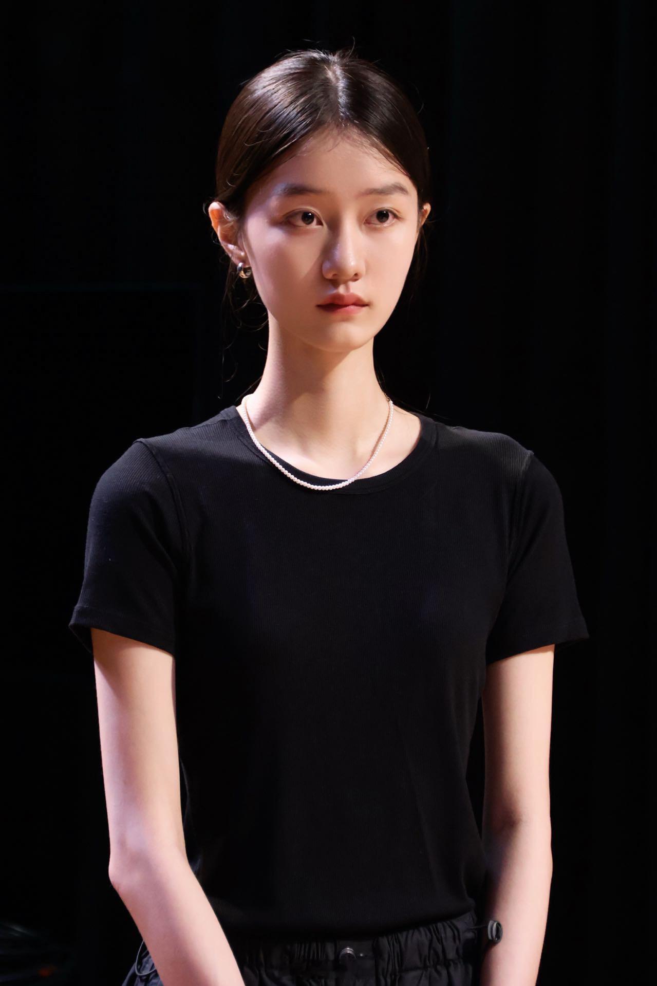 纪姿含温宜公主亮相百花奖《甄嬛传》留给大家长久的回忆，纪姿含亮相百花红毯，完成一