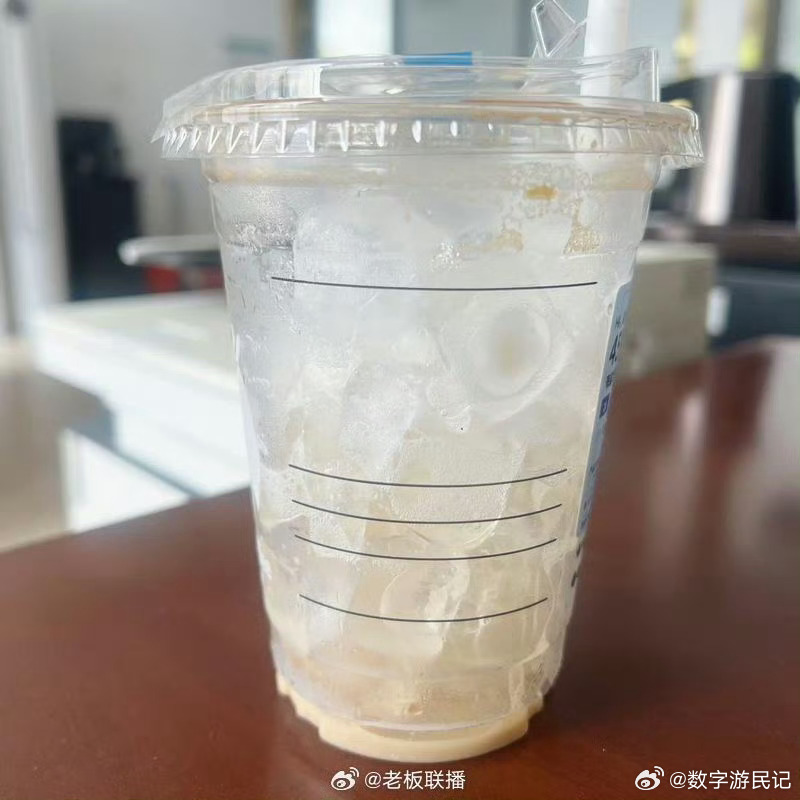 瑞幸再提冰自由随时随地来杯加满冰的9.9，幸福感瞬间拉满。感觉这以后不仅是车轱辘