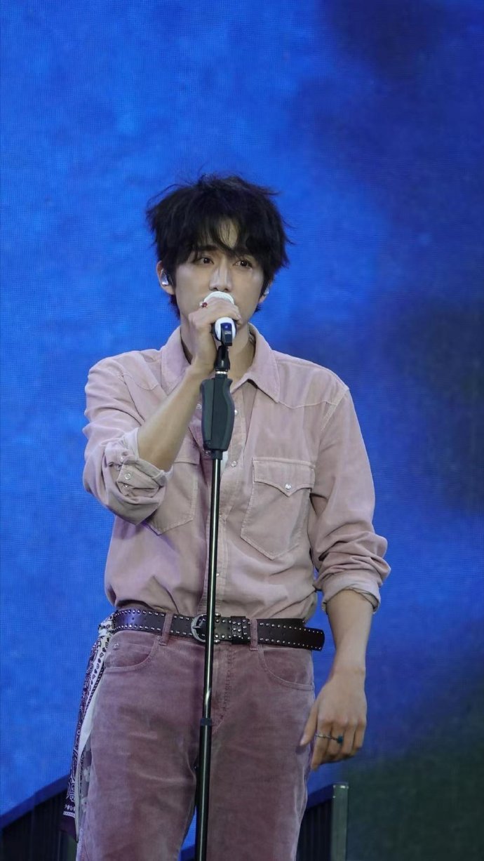 张新成首登音乐节状态 从没想过张新成现场这么有感染力，首次亮相就这么成功，真心希