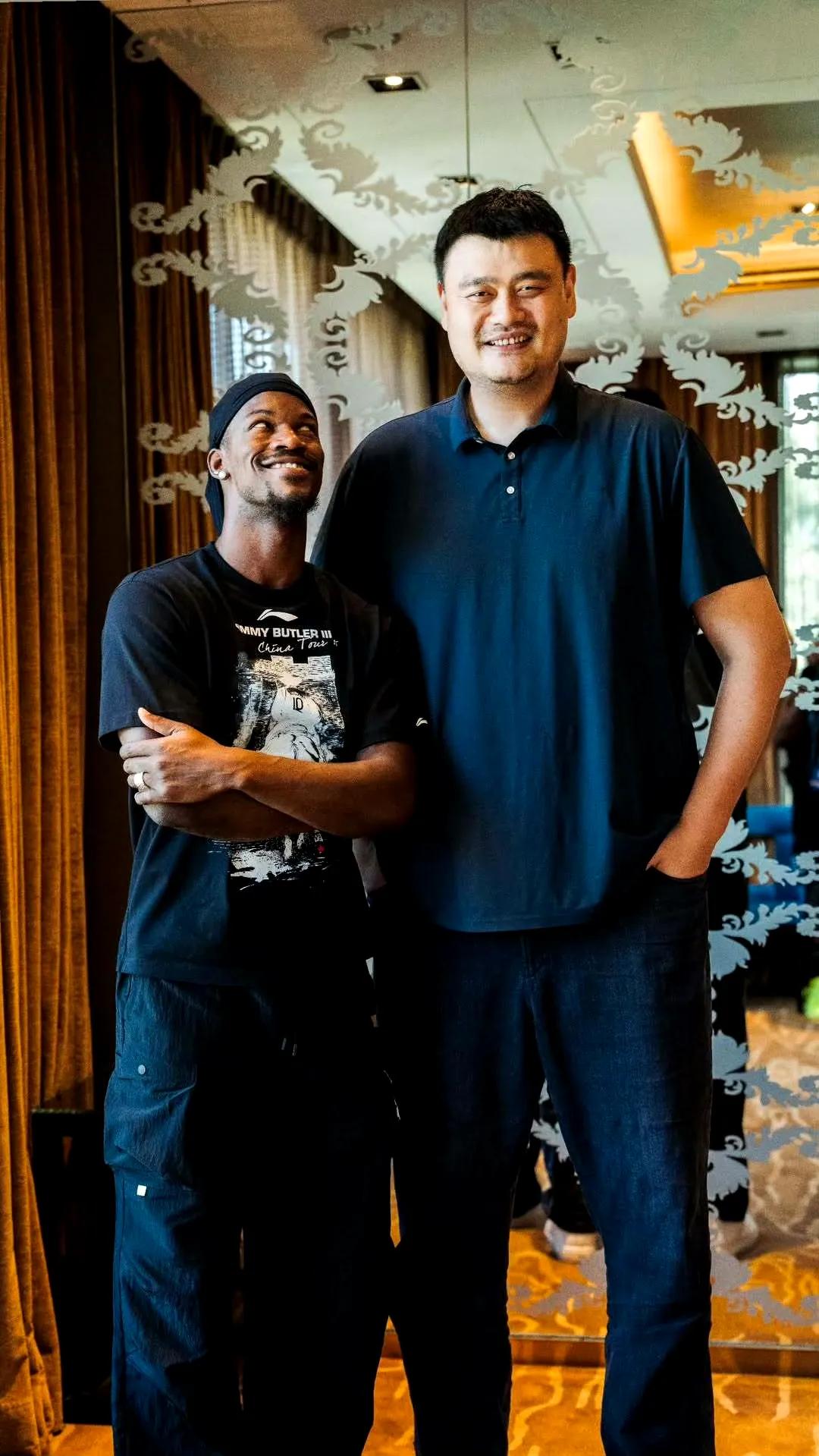 巴特勒终于明白当初姚明统治NBA内线的原因！

NBA球星巴特勒在中国行期间和姚