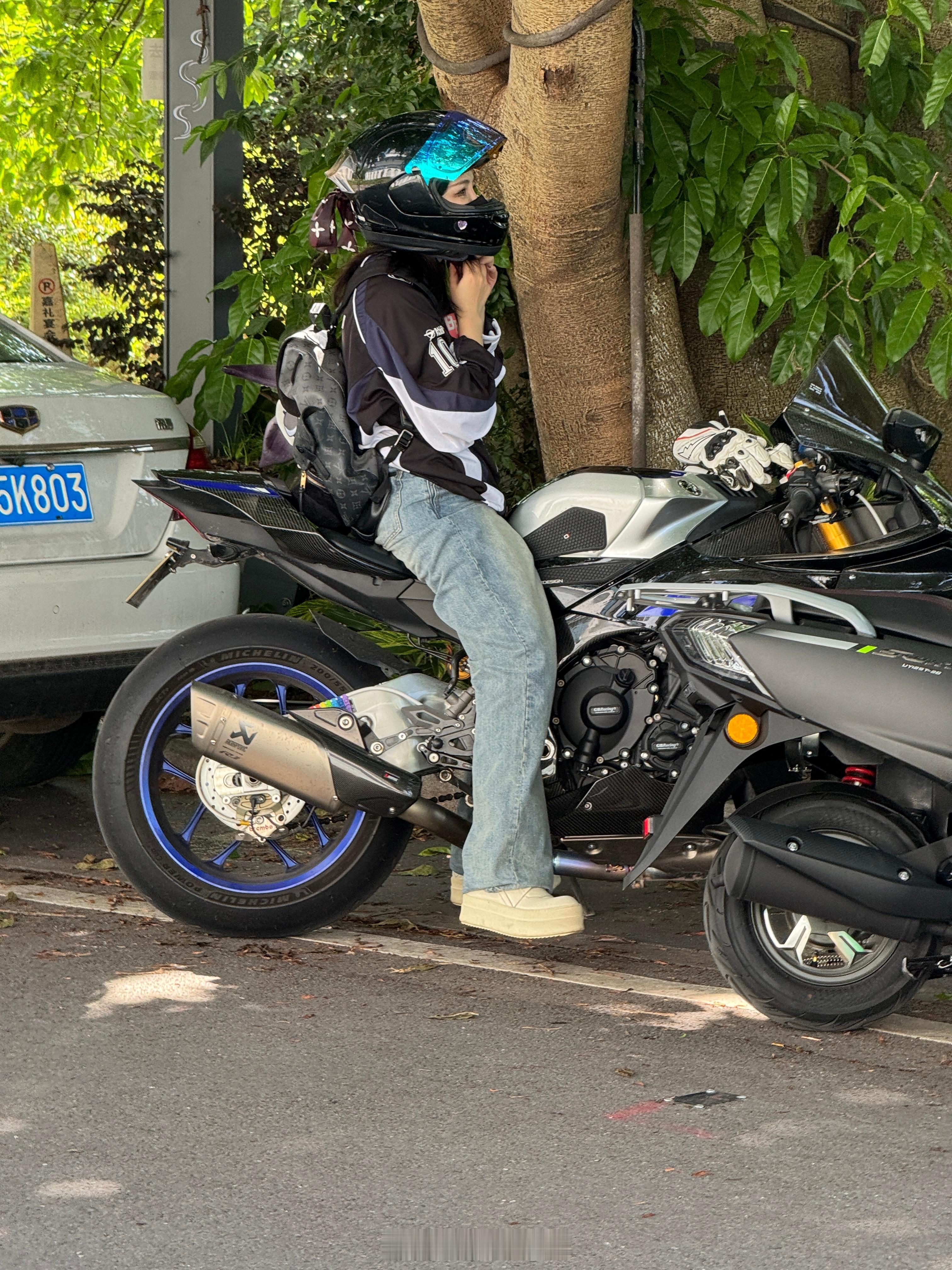机车摩托车 骑雅马哈R1M的重庆小姐姐摸摸爱分享 重庆