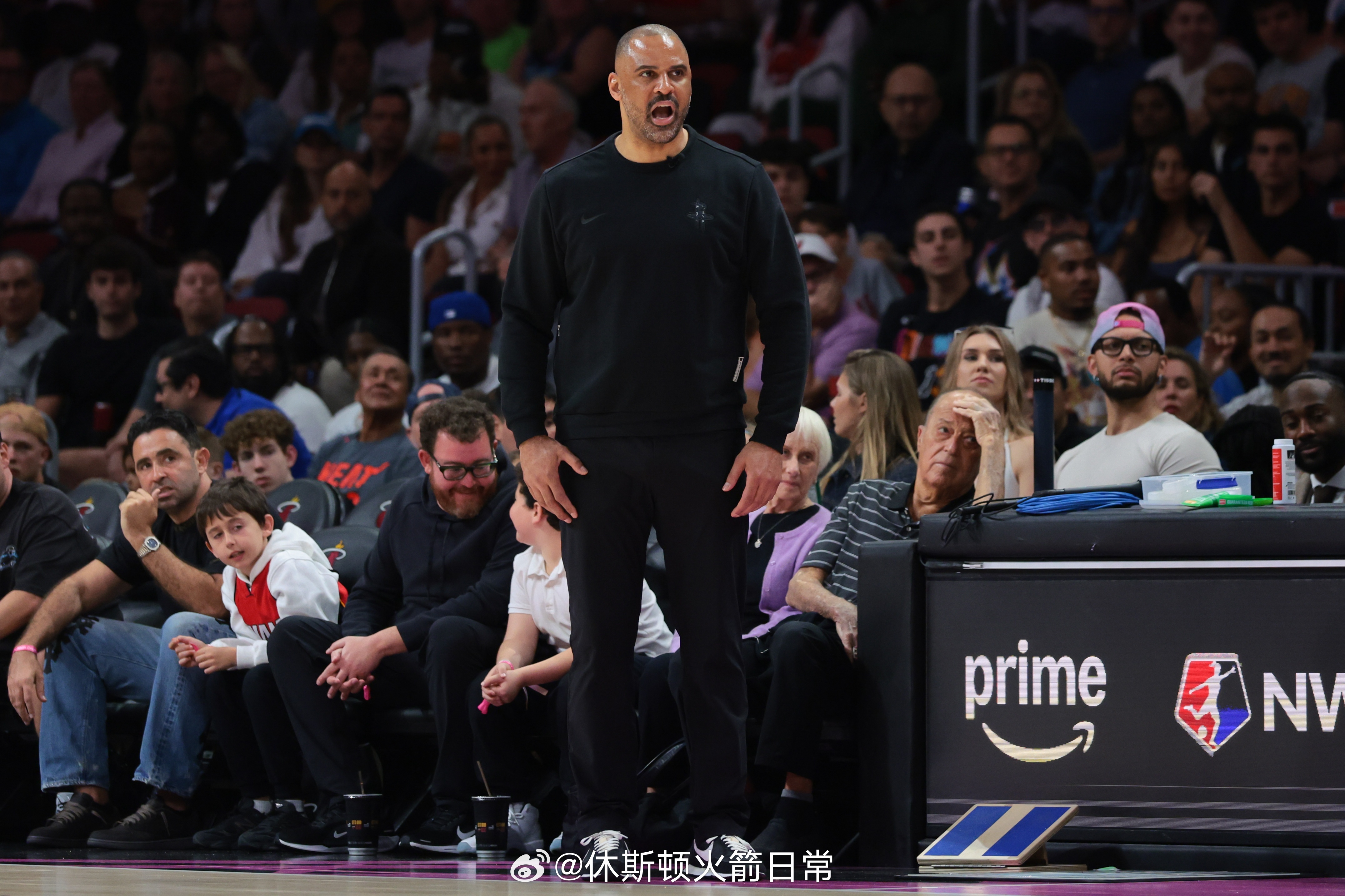 乌度卡谈如何改善球队防守端的沟通：“这有点让人困惑。队员们说他们听不到战术指令，