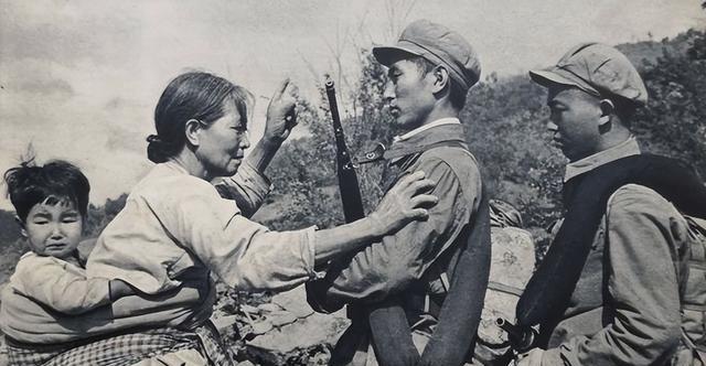 朝鲜军惨败后，后方只剩女性，志愿军立下铁律：犯作风错误者枪毙

1950年，朝鲜
