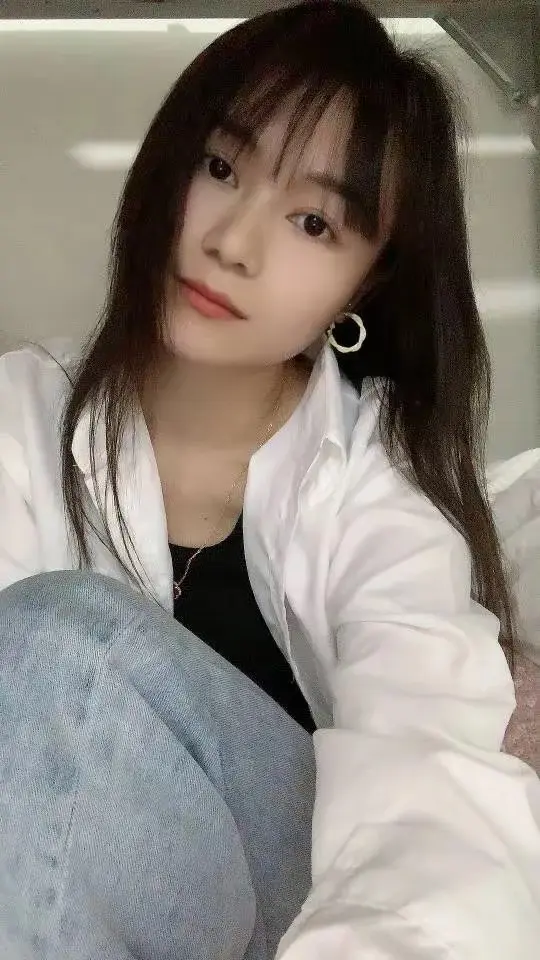 天气冷得像笑话，日子过得像废话