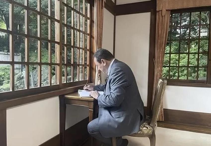 实锤了，乌贼与军国主义就是一路人。

打着“祭奠为国捐躯烈士”之名，
乌克兰驻日