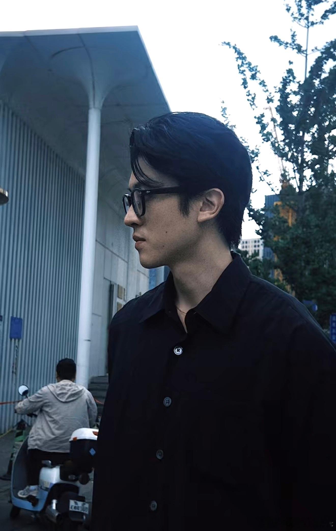 淡淡的就会帅帅的 