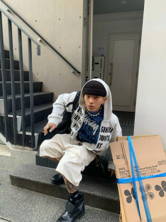 🇯🇵/黑的白的蓝的灰的