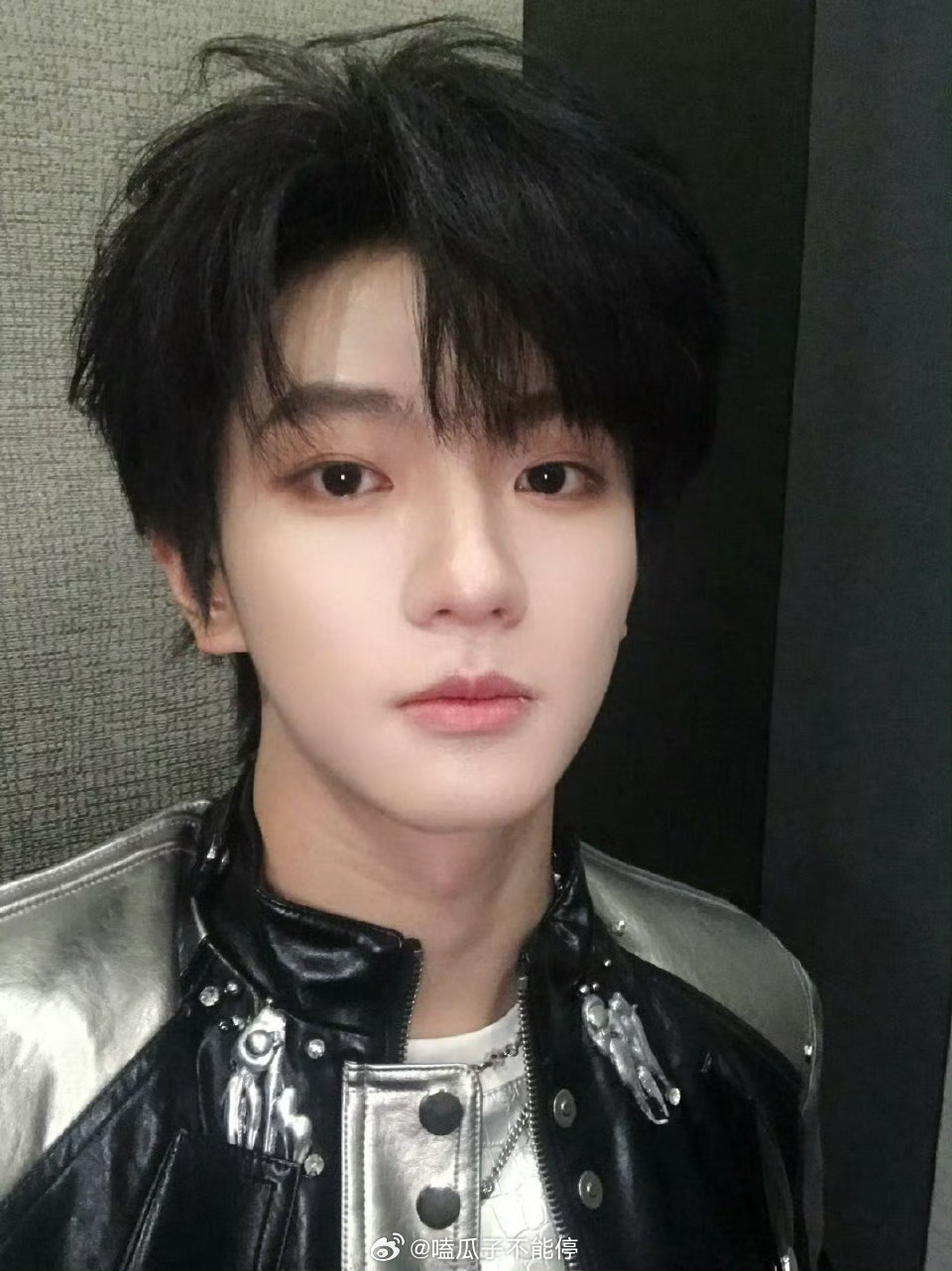 穆祉丞三宫格自拍营业！！ 