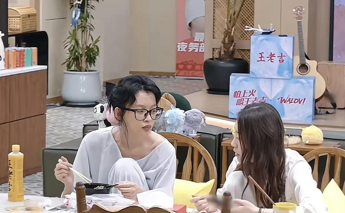 孙怡在节目上的素颜是最真实的。
之前看《不想睡的星期五》那期匿名真心话环节，黄明