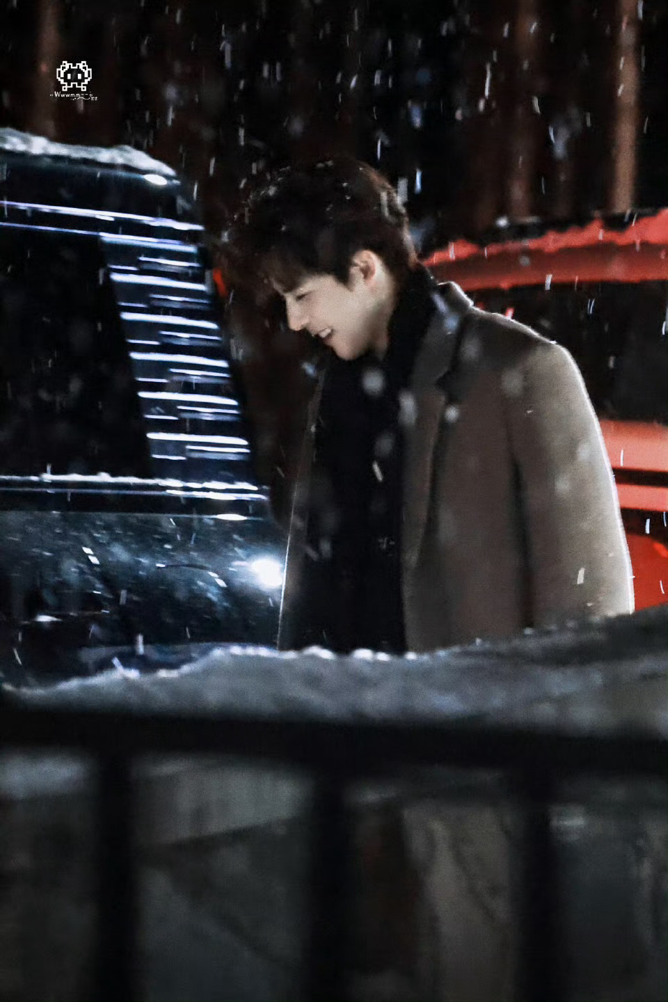 王安宇章若楠雪地里相爱王安宇章若楠两张如此权威的脸进入冬偶 雪地里相爱，王安宇章