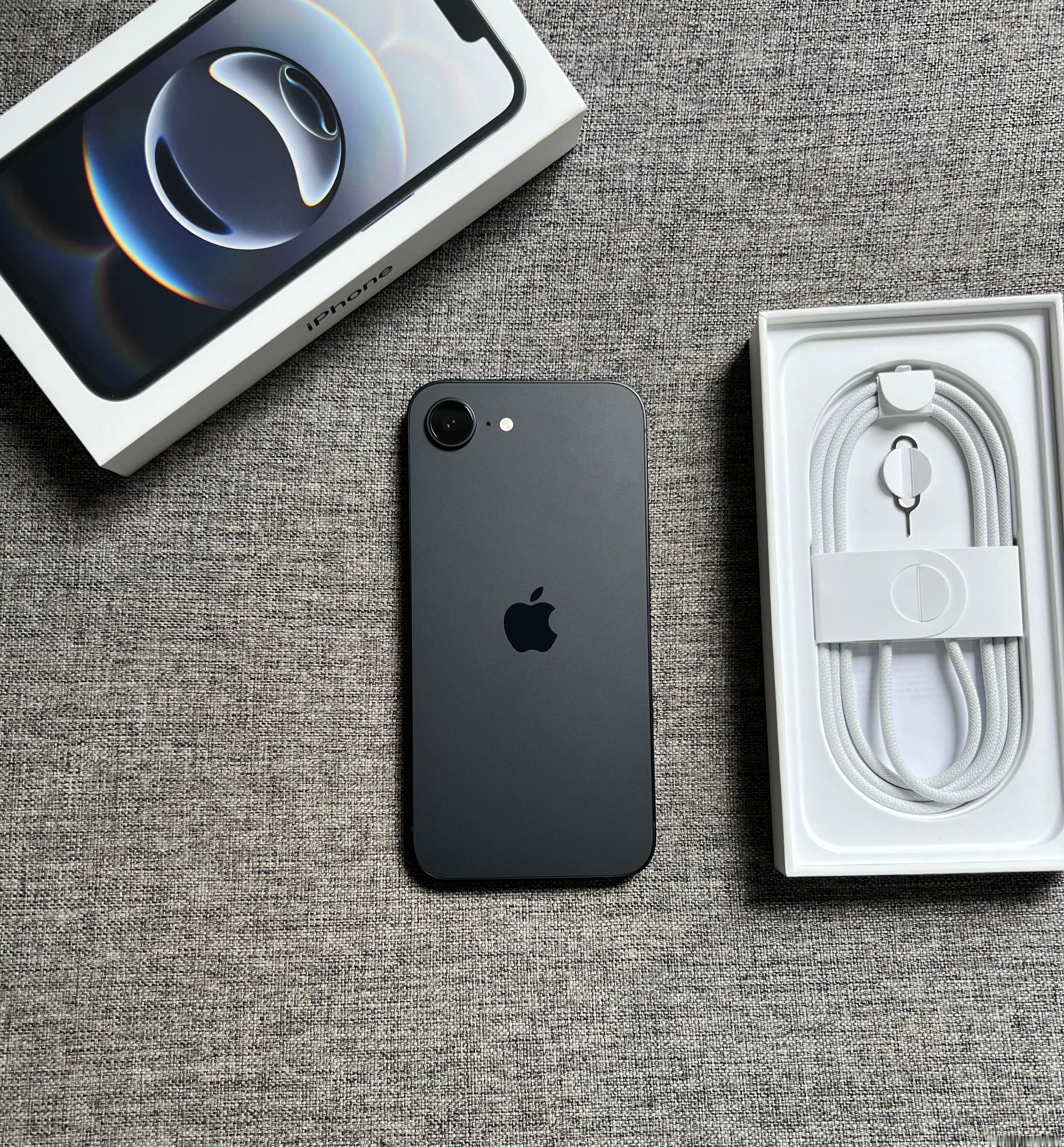 国行iPhone16e 256G 黑色，99新全套，仅使用几天，🔋仅循环4次，
