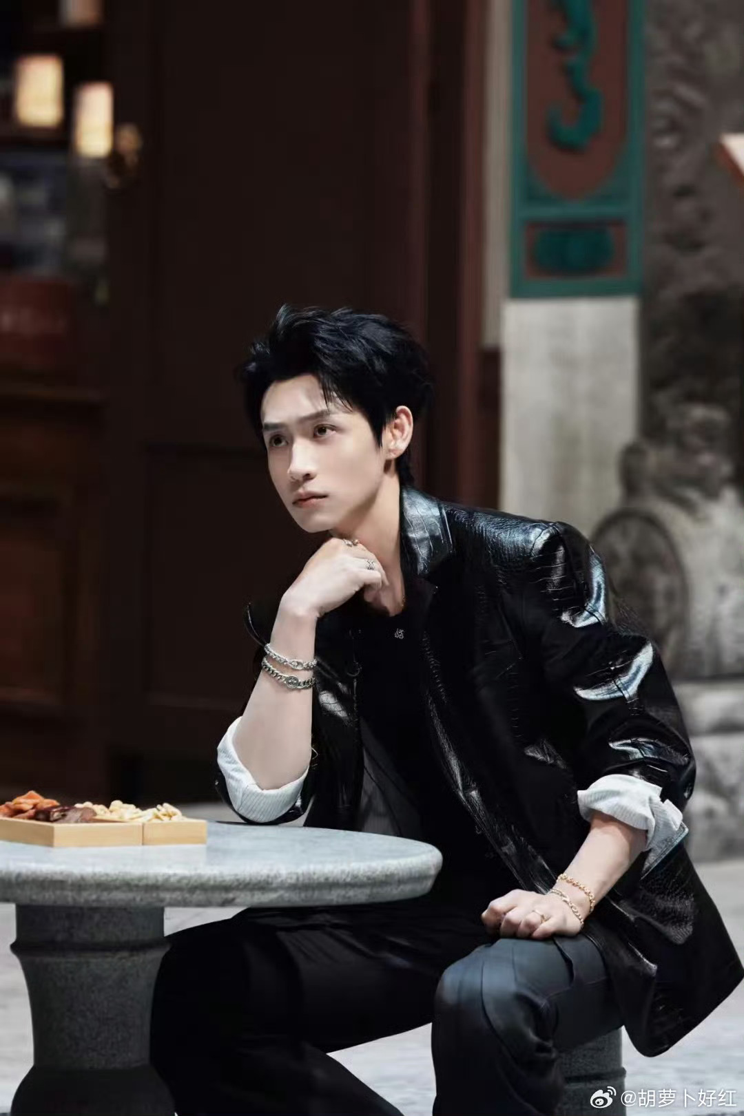 魏晨拿谐音梗当逗号使 魏梗王在大侦探杀疯了！张口就是“哲么美味，甄舍不得吃”，谐