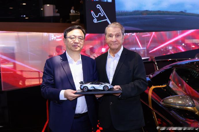 北京车展2000万超跑成交 比亚迪集团-品牌及公关处总经理李云飞发博称：“仰望 